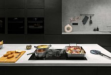 Ins Kochfeld integrierter Abzug - AMK/dpa-tmn