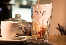 Trinkgeldglas - Christin Klose/dpa-tmn