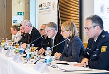 Die Ermittlungsbehörden informieren während einer Pressekonferenz zum Tod der 14-Jährigen aus Gottenheim bei Freiburg. - Philipp von Ditfurth/dpa