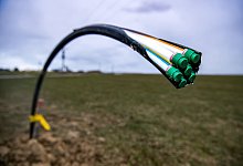 Leerrohr f&uuml;r Glasfaser - Foto: Sina Schuldt/dpa