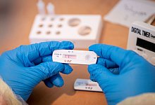 Corona-Schnelltest - Foto: Kay Nietfeld/dpa