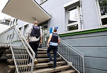 Polizeieinsatz an Gymnasium wegen rechtsradikalem Schreiben - Christoph Reichwein/dpa