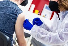 Corona-Impfungen - Foto: Moritz Frankenberg/dpa