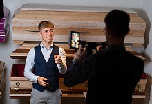 Aufkl&auml;rung statt Tabu - Bestatter als Hit auf Tiktok - Foto: Nicolas Armer/dpa