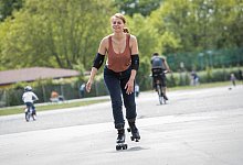 Rollschuh fahren - Christin Klose/dpa-tmn