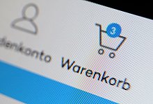 Die Online-Warenkörbe sind inzwischen leerer als zuvor. - picture alliance / Karl-Josef Hildenbrand/dpa