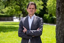 Virologe Klaus St&ouml;hr h&auml;lt Abstand halten und Maske tragen zurzeit f&uuml;r nicht notwendig. - Sven Hoppe/dpa