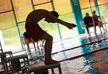 Kopfsprung vom Block - Matthias Bein/dpa