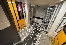 Von Fußballfans verursachte Schäden im Zug - Tobias Brauhardt/ODEG/dpa