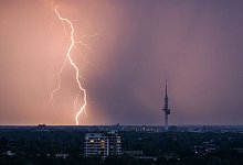 Unwetter in Niedersachsen - Julian Stratenschulte/dpa