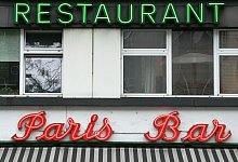 Der Schriftzug &laquo;Restaurant Paris Bar&raquo; in der Kantstra&szlig;e (Berlin). - Jens Kalaene/dpa