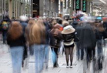 Fu&szlig;g&auml;ngerzone - Boris Roessler/dpa