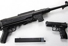 Diese Softair-Waffen stellte die Polizei bei dem Sch&uuml;ler sicher. - Polizei Holzminden