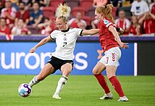 Muss sich vorerst isolieren: Lea Sch&uuml;ller (l) wurde positiv auf Covid-19 getestet. - Sebastian Christoph Gollnow/dpa/Archivbild