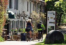 Die Molzm&uuml;hle kommt nach ungef&auml;hr einem Viertel der Strecke und bietet sich f&uuml;r eine Rast an. - Bernd F. Meier/dpa-tmn