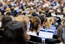 Job, Kinder, Pflege: Viele Teilzeit-Studierende in NRW - dpa