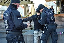 Polizeieinsatz am Kesselbrink im Rahmen des Behördenschwerpunkts „Sicherheit in der Bielefelder Innenstadt“ - BARBARA FRANKE