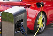 Electric Car Charging - picture alliance / NurPhoto