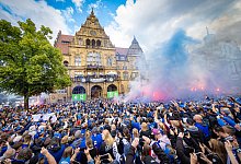 Arminia-Meisterfeier in der Stadt - Mike-Dennis Mller