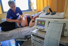 Hebamme - picture alliance/dpa