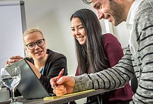 Protokoll schreiben - Christin Klose/dpa-tmn