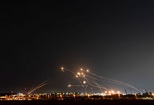 Abgefangene Raketen am Himmel über Israel - Ohad Zwigenberg/AP/dpa