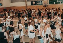 Evakuierung in der Turnhalle Dörentrup - 2 - Bildrechte: Hirschgold Events