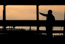 Bauarbeiter - Julian Stratenschulte/dpa