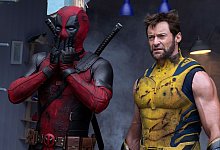 Ryan Reynolds (l) als Deadpool und Hugh Jackman als Wolverine - Jay Maidment/20th Century Studios/dpa