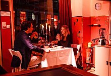 Balzverhalten beim Essen - dpa