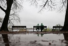 Spaziergang im Regen - Christian Charisius/dpa