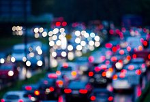 Große Geduldsprobe für Autofahrer im Berufsverkehr - Rolf Vennenbernd/dpa/Symbolbild