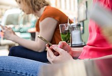 Auf der sicheren Seite in unsicheren Netzen - mit VPN-Dienst - Foto: Christin Klose/dpa-tmn