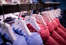 Modekette Tom Tailor schreibt rote Zahlen - dpa