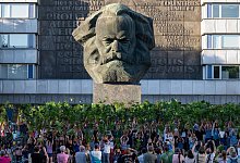 Karl-Marx-Büste in Chemnitz - Hendrik Schmidt/dpa