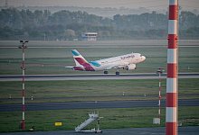 Entspannter Osterferienstart auf den Straßen und in der Luft - Henning Kaiser/dpa