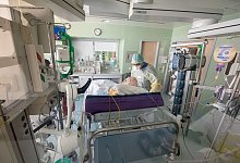 Covid-19-Behandlung - Foto: Peter Kneffel/dpa