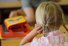 M&auml;dchen im Unterricht - Foto: Jens Kalaene/dpa