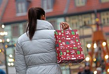 Weihnachts-Shopping - Matthias Bein/dpa