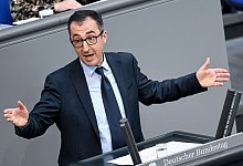 Bundeslandwirtschaftsminister Cem &Ouml;zdemir will die Tierhaltungskennzeichnung transparenter gestalten. - Britta Pedersen/dpa