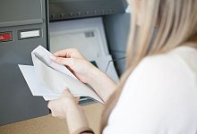 Post im Briefkasten - Christin Klose/dpa-tmn