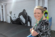 Banksy zeigt neues Kunstwerk - Gorilla - Casey Cooper-Fiske/PA Wire/dpa