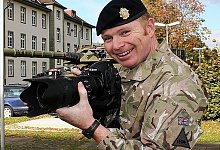 Die Kamera im Anschlag - FOTO: HORSTMANN