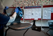 Putzen in Schulen - Fabian Strauch/dpa