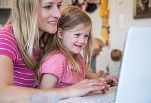 Mit dem Kind sicher durchs Netz - Foto: Christin Klose/dpa-tmn