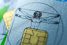 Krankenkassen-Karte - Foto: Alexander Heinl/dpa-tmn