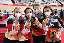 Gold-Frauen - Foto: Sebastian Gollnow/dpa