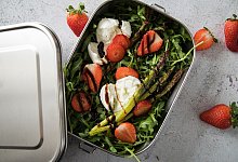 Erdbeer-Spargel-Salat - Christin Klose/dpa-tmn