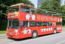 Einweihung eines Ottifanten-Doppeldeckerbusses mit Otto Waalkes - Georg Wendt/dpa