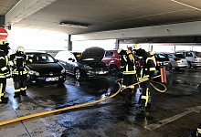 Feuer im Finanzamt-Parkhaus - Feuerwehr Detmold